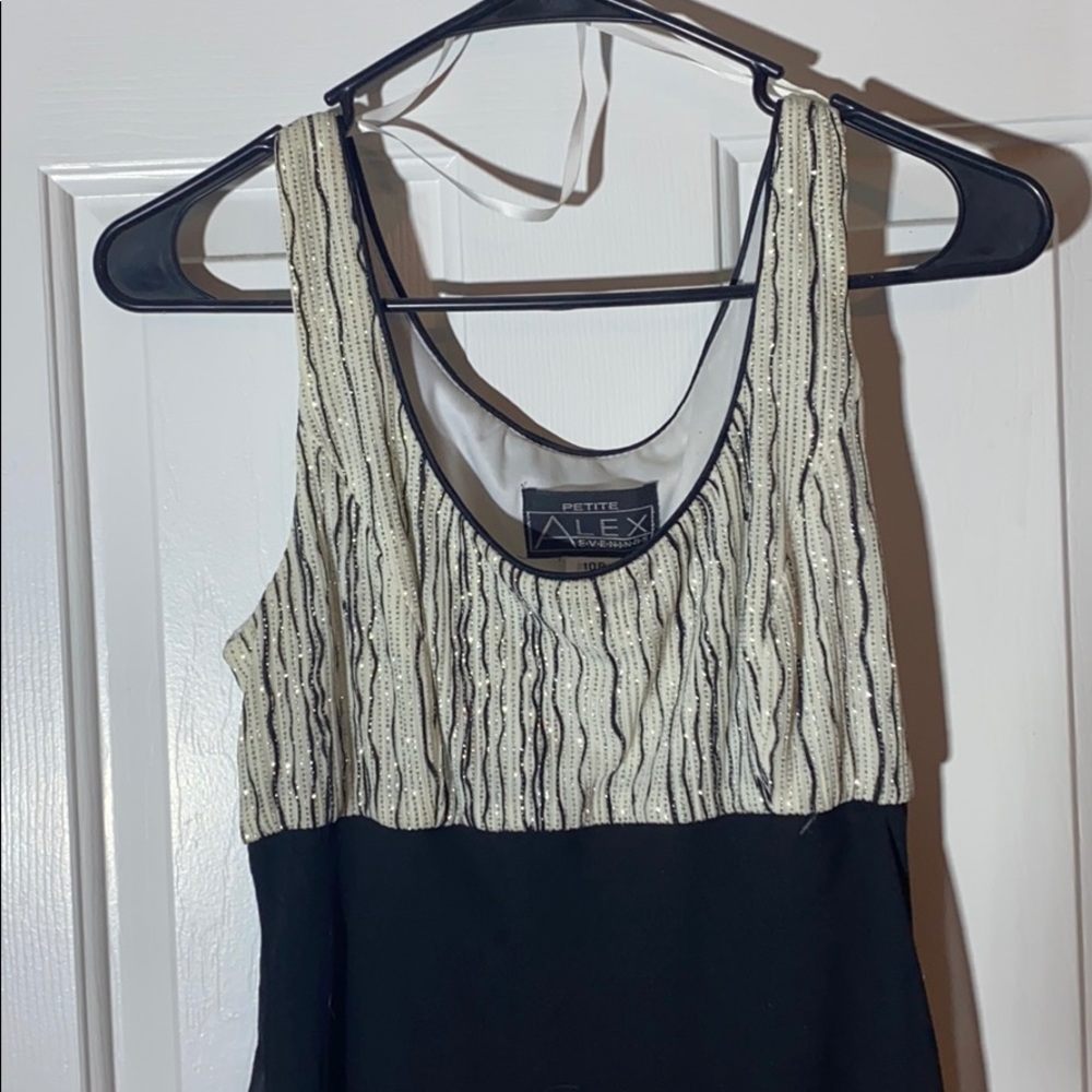 Dress - Picture 3 of 4